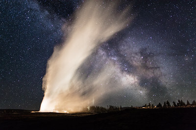 old-faithful-and-milky-way-crisscross-on-a-clear-summer-night-nps-jacob-w-frank-yellowstone-small (1) old-faithful-and-milky-way-crisscross-on-a-clear-summer-night-nps-jacob-w-frank-yellowstone-small